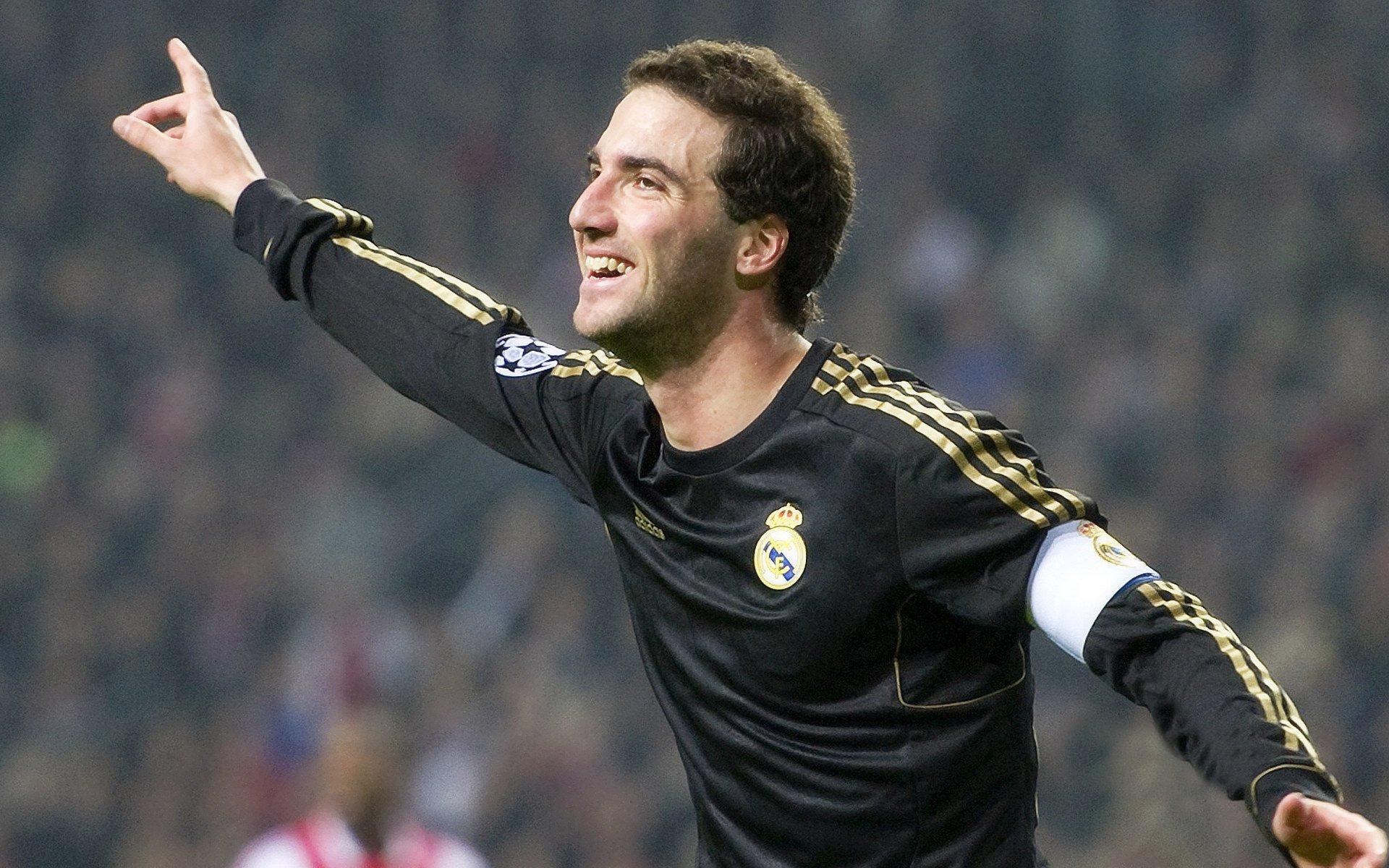 热刺锁定AC米兰飞翼莱奥作为孙兴慜接班人，高额转会费成谈判阻碍